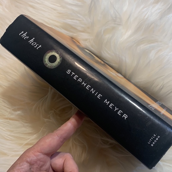 science fiction. The Host - Picture 2 of 7